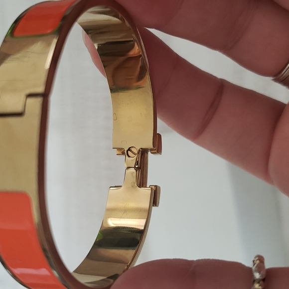 Hermes Clic H Bracelet, orange fruité, hinged, enamel, gold plated, gold tone - Picture 8 of 13
